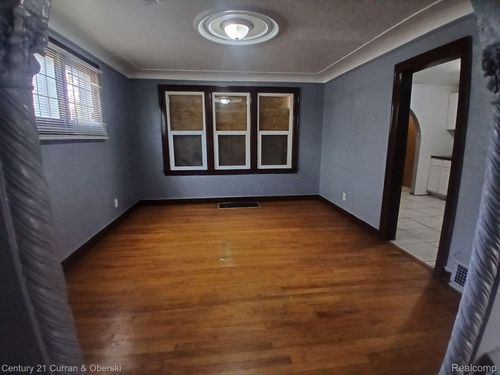 15008 Strathmoor St, Detroit, MI, 48227-2934 | Card Image