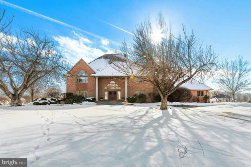 3640 Manor Rd, Bethlehem, PA, 18020-8607 | Card Image