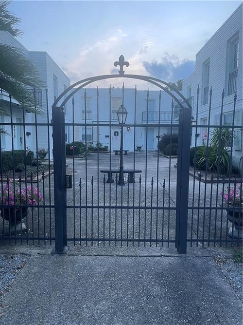 6946 Orleans Ave, New Orleans, LA, 70124-4038 | Card Image