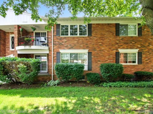 1711 Huntingwood Ln, Bloomfield Hills, MI, 48304-2389 | Card Image