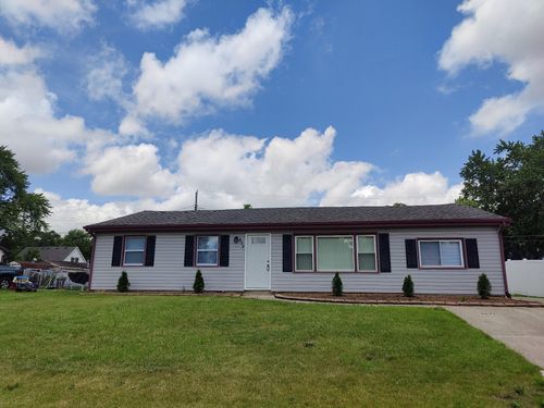 377 Pinewood Dr, Valparaiso, IN, 46385-8470 | Card Image