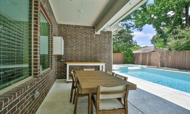 This is a fantastic space for cooking and entertaining, made even better by a dedicated gas line for your grill. | Image 34