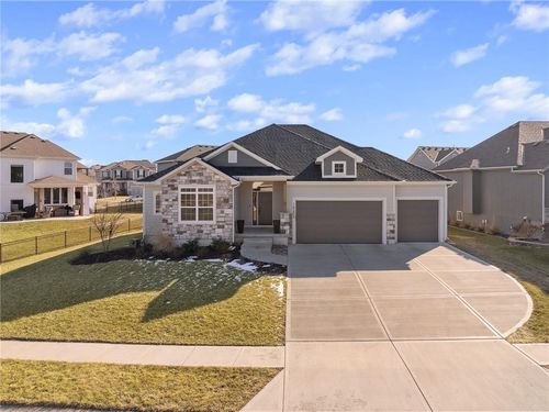 16203 W 165th St, Olathe, KS, 66062-7918 | Card Image