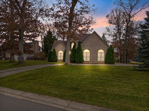9155 Huron Bluffs Dr, White Lake, MI, 48386-4614 | Card Image