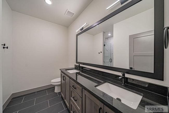 Main Bathroom | Image 5