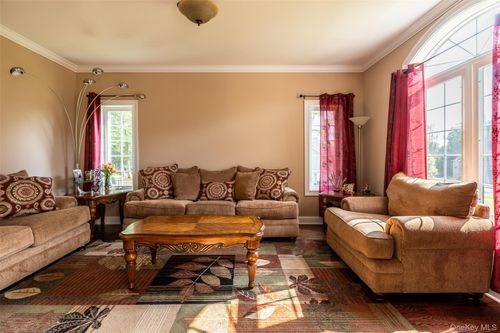 18 Winding Ln, Central Valley, NY, 10917-3412 | Card Image