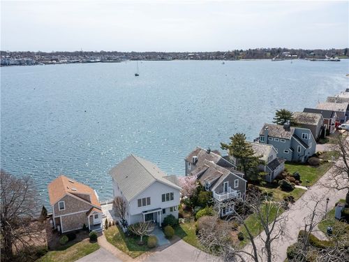 2 Defenders Row, Newport, RI, 02840-1508 | Card Image