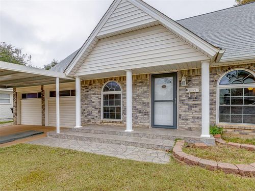1013 Nw 6th St, Moore, OK, 73160-2140 | Card Image