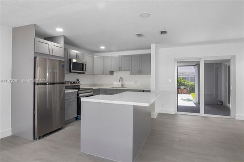 1750 Ne 52nd St, Oakland Park, FL, 33334-5840 | Card Image