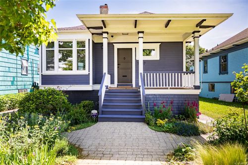 1737 Bank St, Victoria, BC, V8R4V7 | Card Image