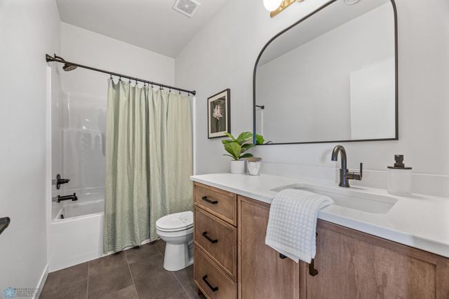 Full Bath | Image 27