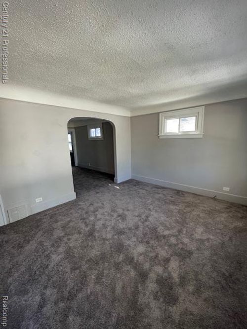 1267 Fort Park Blvd, Lincoln Park, MI, 48146-1642 | Card Image