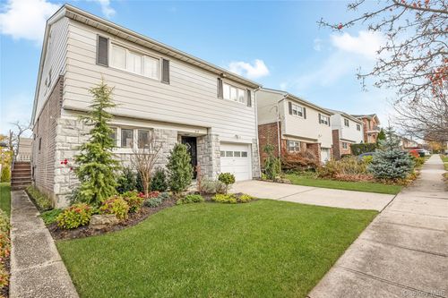 1607 201st St, Bayside, NY, 11360-1016 | Card Image