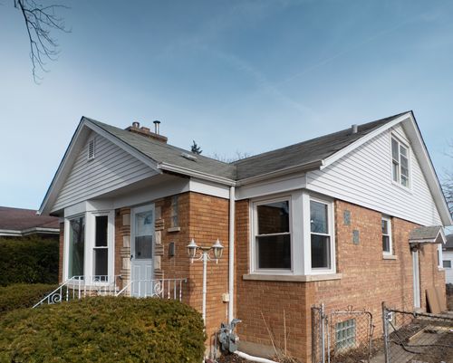 9451 S Lawndale Ave, Evergreen Park, IL, 60805-2116 | Card Image