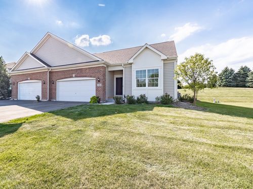 136 Valencia Pkwy, Gilberts, IL, 60136-8011 | Card Image