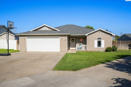 407 Westridge Dr, Grandview, WA, 98930-1141 | Card Image