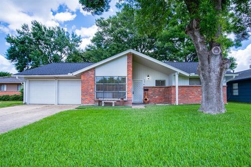 909 Mark St, Deer Park, TX, 77536-2840 | Card Image