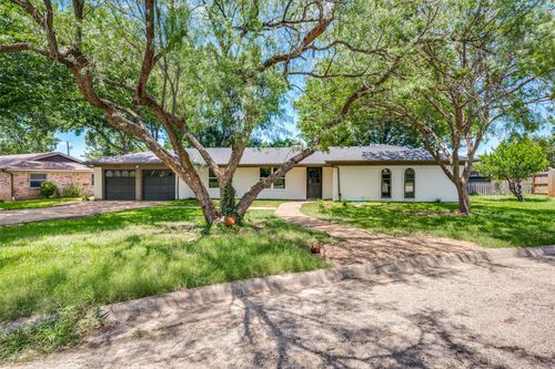 1113 Heather Ct, Benbrook, TX, 76126-3700 | Card Image