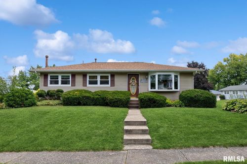 8101 8 1/2 St W, Rock Island, IL, 61201-7719 | Card Image