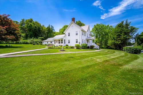 150 Mount Airy Rd, New Windsor, NY, 12553-6826 | Card Image