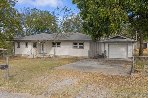 664 Shell St, Healdton, OK, 73438-1876 | Card Image