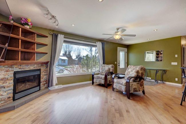 638 1 Street S, Home with 5 bedrooms, 2 bathrooms and 4 parking in Vulcan AB | Image 5