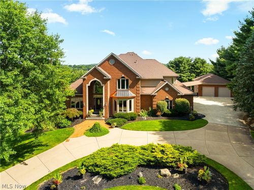2389 Amberwood Cir Ne, Massillon, OH, 44646-4888 | Card Image