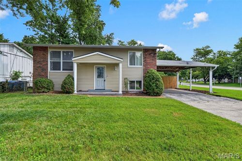 12005 Glenpark Dr, Maryland Heights, MO, 63043-1624 | Card Image