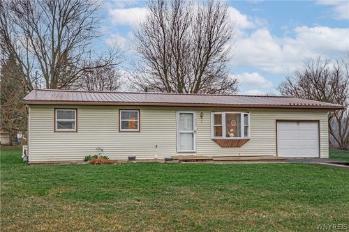 9 Manor Ln, Middleport, NY, 14105-1216 | Card Image