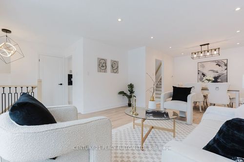 11 Bay Crest Dr, Brampton, ON, L6Z1H5 | Card Image