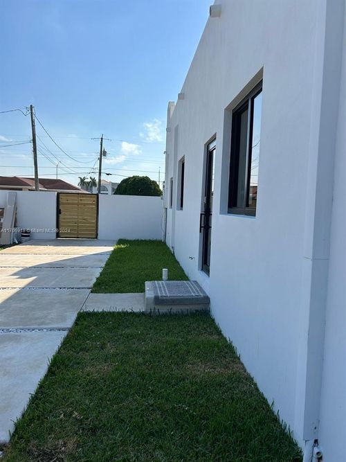 a-8311 Grand Canal Dr, Miami, FL, 33144-3539 | Card Image