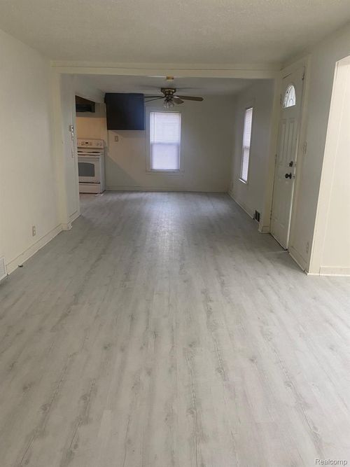 19025 Melrose Ave, Southfield, MI, 48075-5705 | Card Image