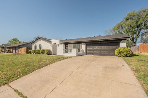 217 Cooper Dr, Hurst, TX, 76053-6128 | Card Image