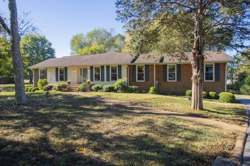 104 Stonewall Dr, Hendersonville, TN, 37075-4013 | Card Image