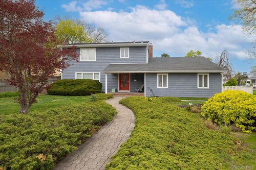 142 E Shore Dr, Massapequa, NY, 11758-7504 | Card Image