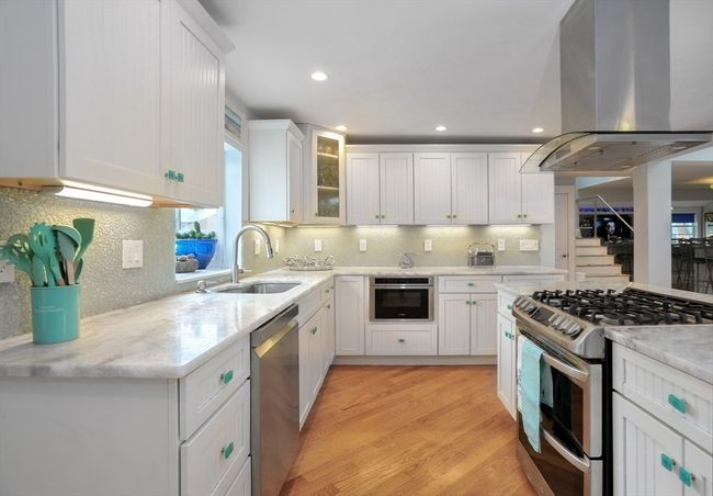 14 Lewis St, House other with 5 bedrooms, 4 bathrooms and 9 parking in Hull MA | Image 10