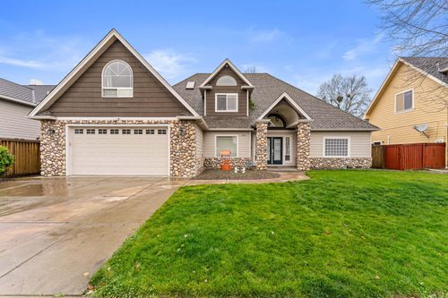 1653 Kentucky Ct, Central Point, OR, 97502-3644 | Card Image