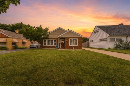 8729 California Ave, Evergreen Park, IL, 60805-1122 | Card Image