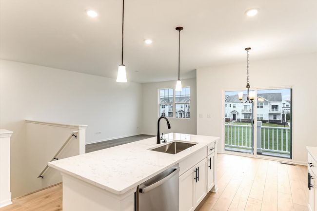 271 Kingsport Dr, Townhouse with 3 bedrooms, 3 bathrooms and 2 parking in South Elgin IL | Image 13
