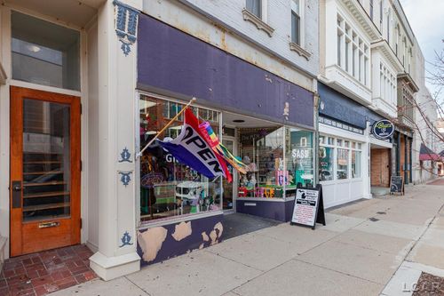 114 E Maumee St, Adrian, MI, 49221-2704 | Card Image