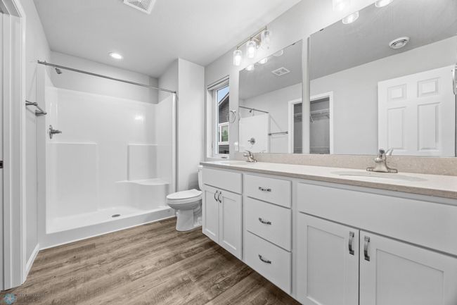 Primary Bathroom | Image 17