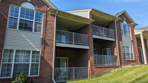 1893 Flagstone Cir, Rochester, MI, 48307-6095 | Card Image