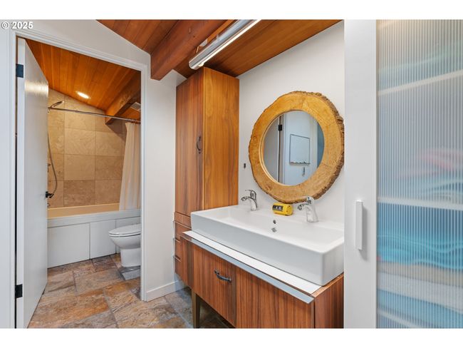 1115 Lake Front Rd, House other with 4 bedrooms, 4 bathrooms and 2 parking in Lake Oswego OR | Image 31