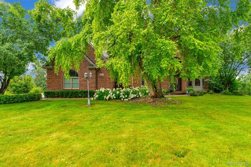 11656 Kings Colony, Grand Blanc, MI, 48439-8619 | Card Image