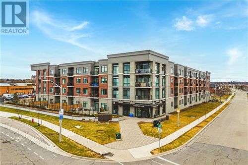215-1 Redfern Ave, Hamilton, ON, L9C0E6 | Card Image