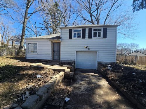 4405 N Oak Trfy, Kansas City, MO, 64116-4702 | Card Image