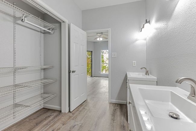 APT-1601 - 2450 Wickersham Ln, Condo with 2 bedrooms, 2 bathrooms and 3 parking in Austin TX | Image 27