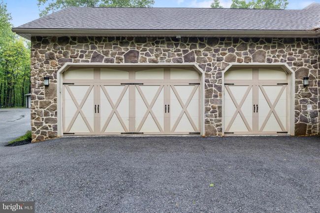 1982 Whyte Ln, House other with 3 bedrooms, 3 bathrooms and null parking in SPRING GROVE PA | Image 8