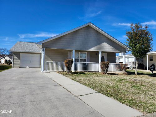 2553 Bay Meadows Way, Sevierville, TN, 37876-7971 | Card Image