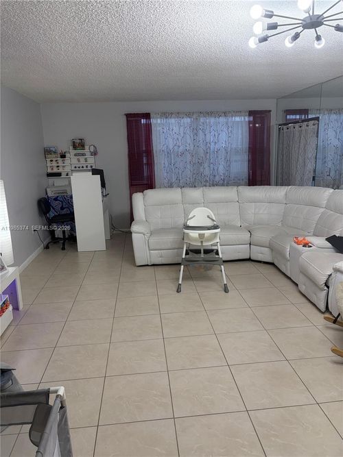 205-571 Nw 107th Ave, Miami, FL, 33172-3880 | Card Image